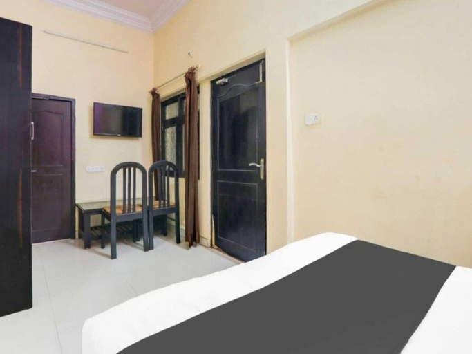 Room 5, Townhouse Varanasi Railway Station, Varanasi
