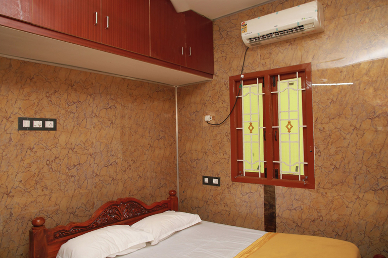 Room 3, Senthur Stay Homes, Tiruchirappalli