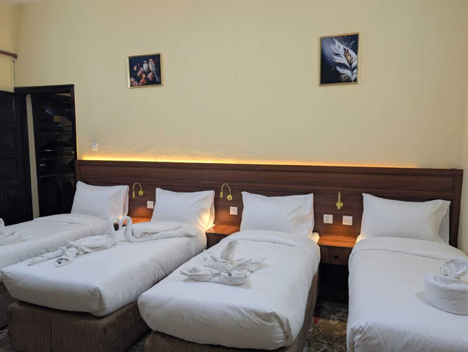 Room 2, AL JAWAHARA AL TABBA, Al Madinah Al Munawwarah