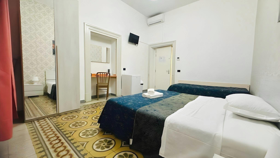 Bedroom 2, A&C Much More II, Roma