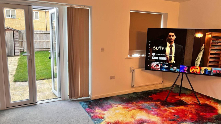 Interior 3, House- Sleeps 6 & Free Parking, Thurrock