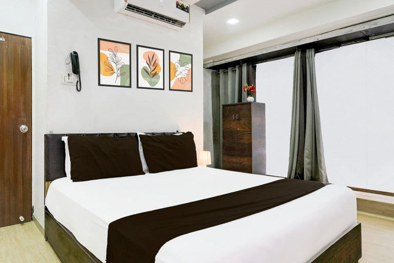 Room 3, Hotel O VIP Road Formerly Hotel Lotus, Surat