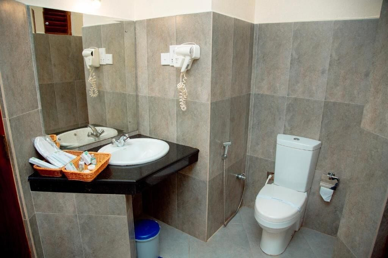 Bathroom 4, Seethawaka Regency, Hanwella