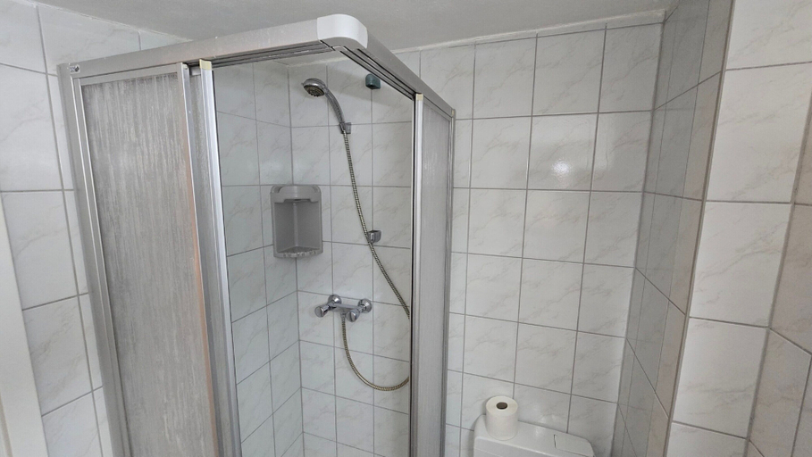 Bathroom 3, Mobile Home im Ferienpark mit Seezugang, Ludwigslust-Parchim