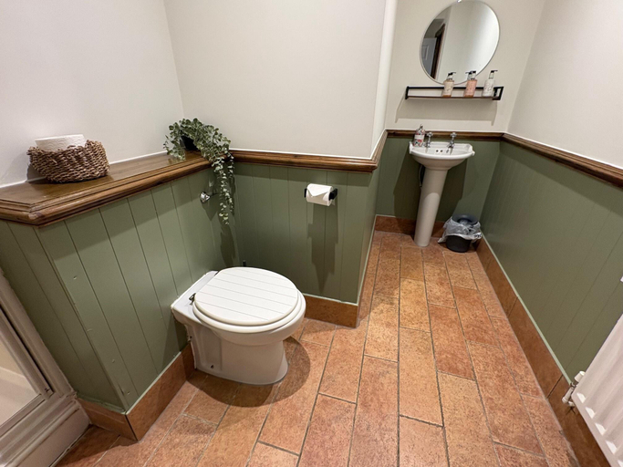 Bathroom 2, True Lovers Knot, Tarrant Keyneston, Dorset