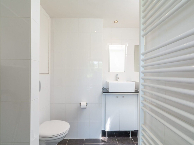 Bathroom 3, Bungalow in Callantsoog Near Sandy Beaches, Zijpe
