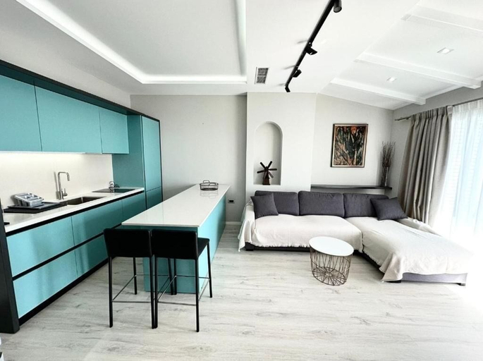 Living area 4, Elite Sea View Jacuzzi Penthouses, Sarandës