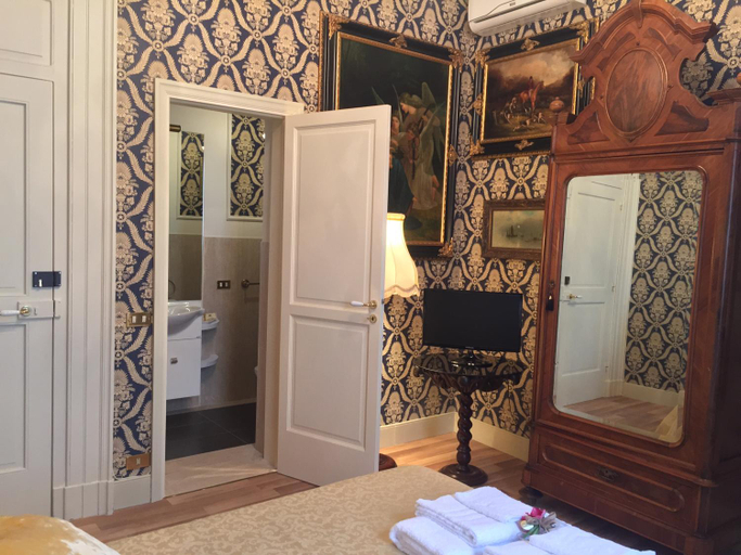 Bedroom, Palazzo Laguardia, Brindisi