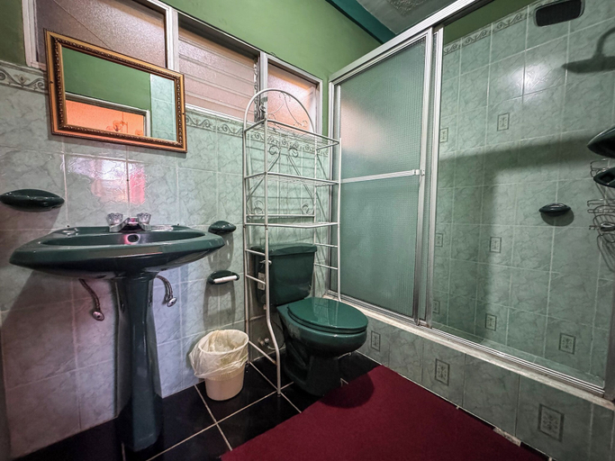 Bathroom 4, Hotel Reforma, San Cristóbal Totonicapán