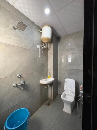 Bathroom 2, Hotel Shyam Mahal, Sikar