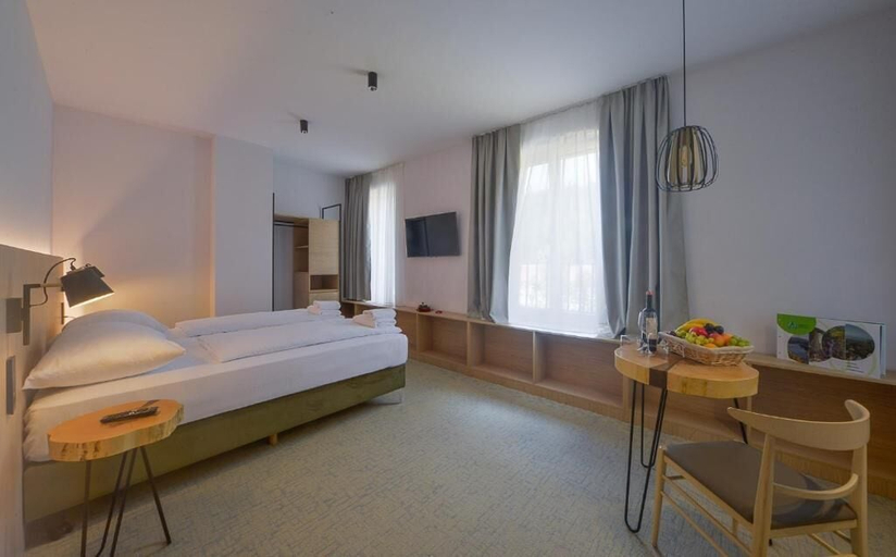 Bedroom 3, Hotel Risnjak, Delnice