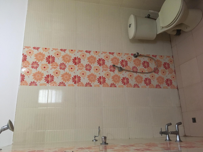 Bathroom 5, Bla Bla Hostels , Thiruvananthapuram
