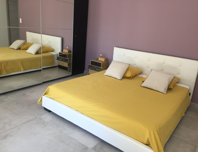 Room 2, Gorgeous Mansion for 6 in Barjac, Gard