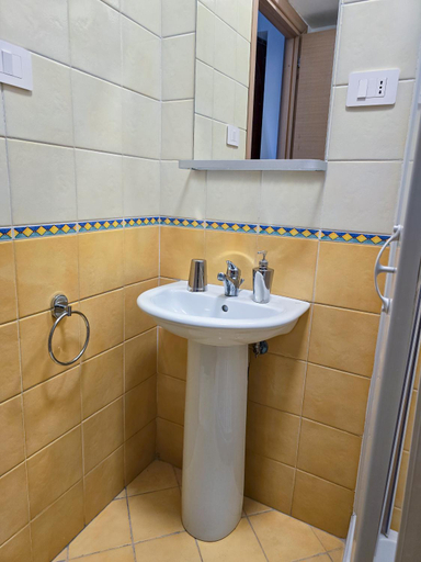 Bathroom 3, Rooms Mastrangelo, Napoli