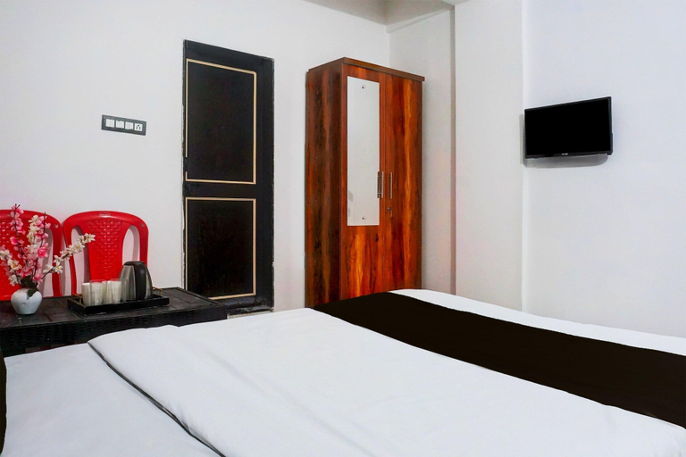 Room 2, Classic With Twin Bedspot Light Lodging, Pune