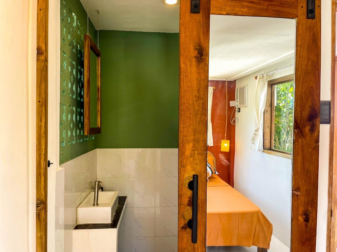 Bedroom 2, Private Modern Tropical Room in General Luna, General Luna