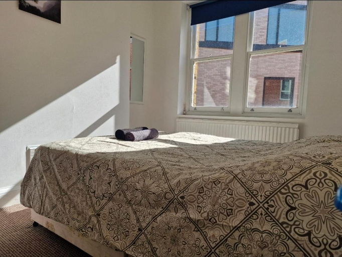 Bedroom 2, Bright Double Bedroom in King's Cross St Pancras Eurostar, London