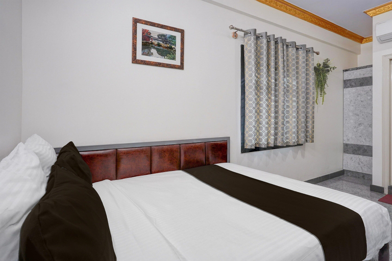 Room 3, Deluxe Townhouse Koramangala Road Complex, Bangalore