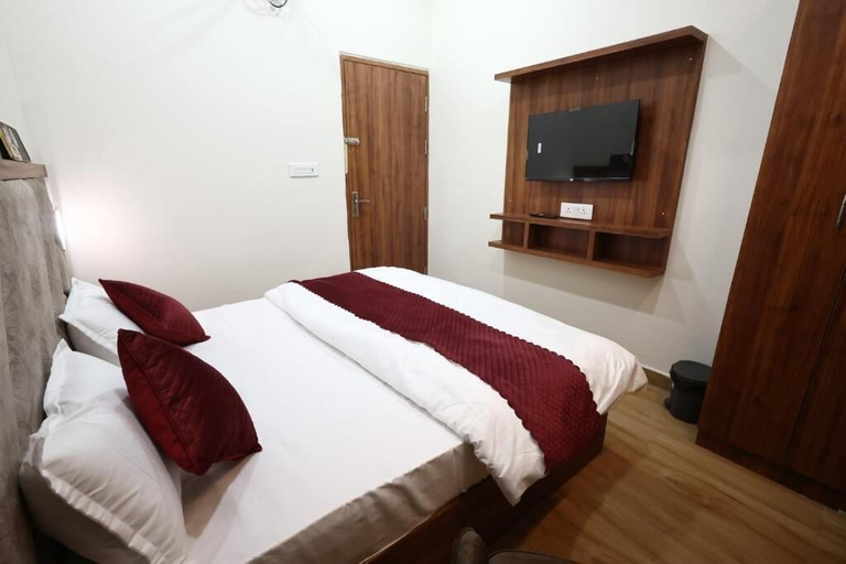 Room 2, Hotel Om Divine, Mathura