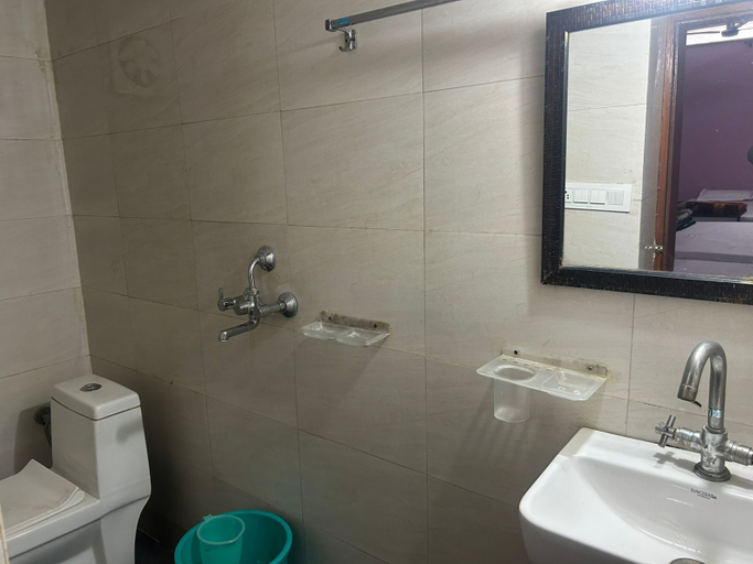 Bathroom 4, Hotel Thikana Palace, Jaipur