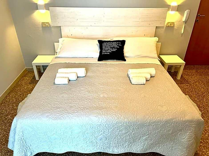 Bedroom 4, Hotel Morri, Rimini