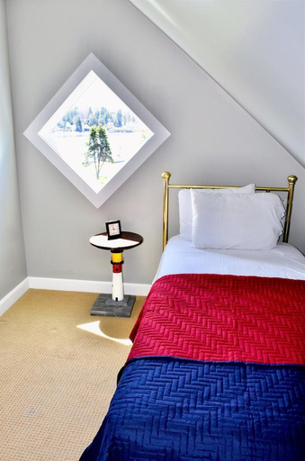 Bedroom 2, East Wind Inn on the Water, Knox