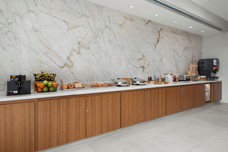 Food & Drinks 4, SpringHill Suites Irvine John Wayne Airport/Orange County, Orange