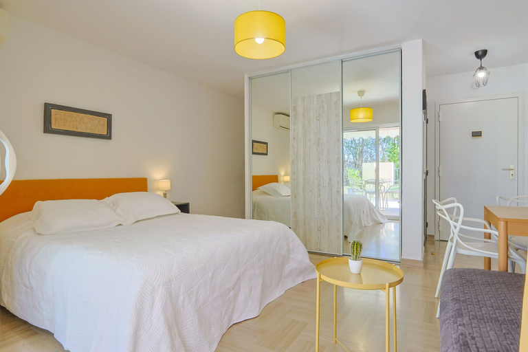 Room 3, 403 Le Zen in Cannes, Alpes-Maritimes