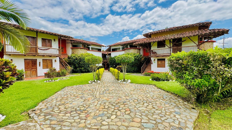Exterior & Views