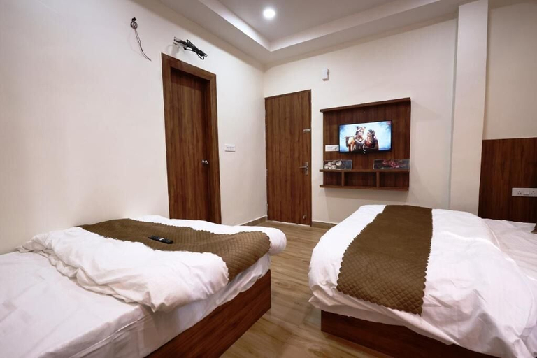 Room 4, Hotel Om Divine, Mathura