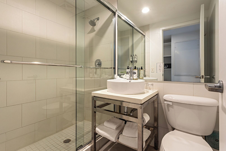 Bathroom 5, Pestana South Beach Art Deco Miami, Miami-Dade