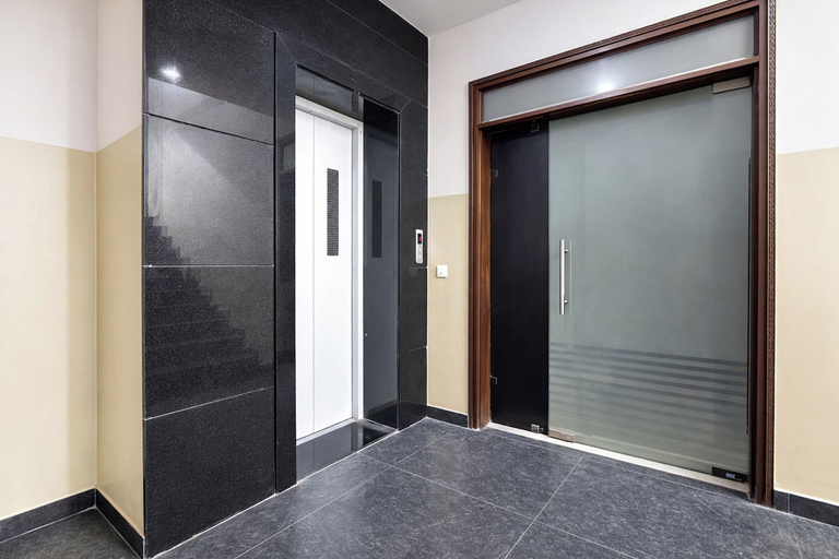 Elevator 4, Fabhotel Melodiya, Jaipur