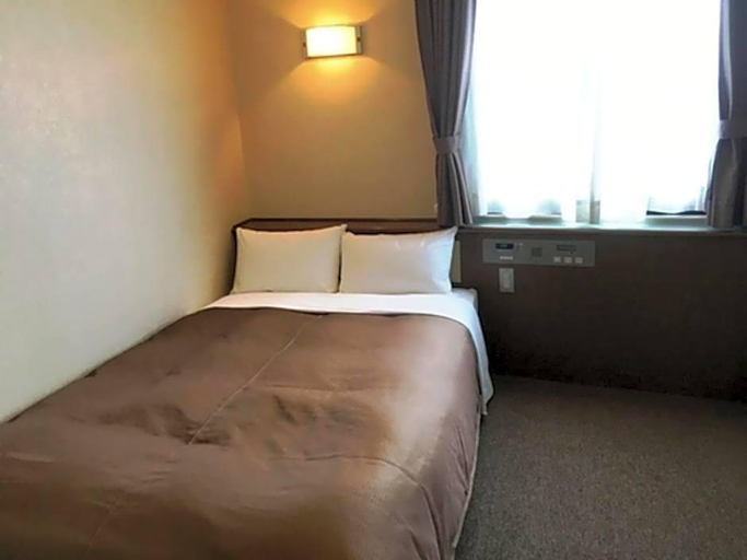 Bedroom 4, Kuwana Park Hotel, Kuwana