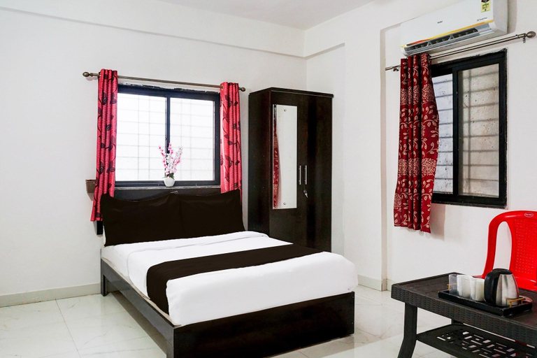 Room 3, Classic With Twin Bedspot Light Lodging, Pune