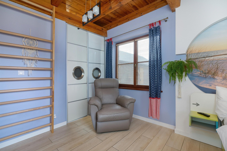 Room 4, Large, Comfortable Holiday Villa With a Garden, Kołobrzeg