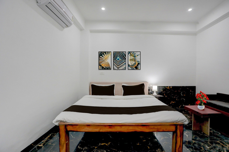 Room 2, Deluxe Peepal Tree Bhagalpur, Bhagalpur