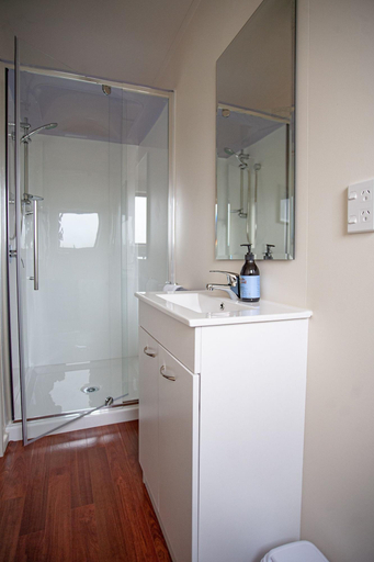 Bathroom 4, Te Awa Cottages, Westland