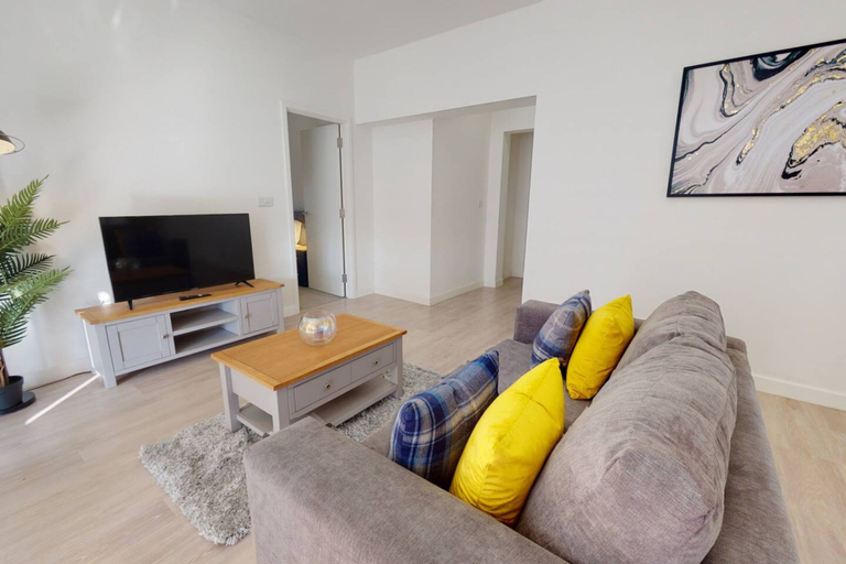 Others 3, Luxury Stevenage North Central Apartment Business Leisure, Hertfordshire