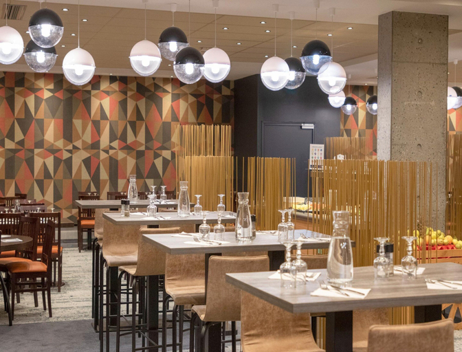 Dining 3, Chic Alpine Base With Private Sauna, Haute-Savoie