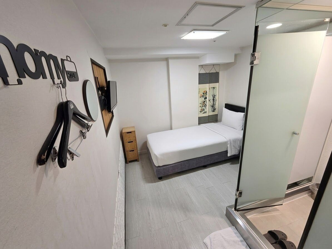 Bedroom 4, Ekonomy Hotel Myeongdong premier, Jung