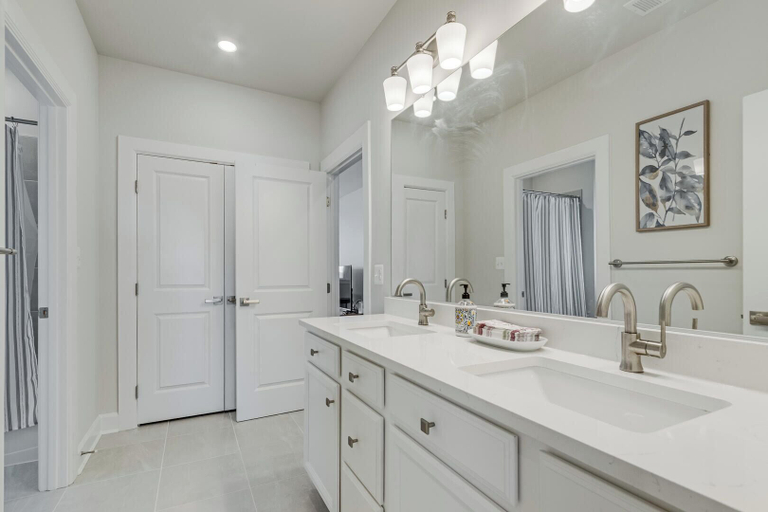 Bathroom 2, Benjamin Rush Drive 35727, Sussex