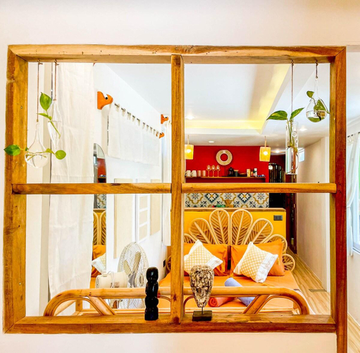 Food & Drinks, Private Modern Tropical Room in General Luna, General Luna