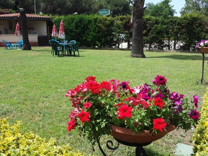 Outdoor dining 4, Hotel Thairè Resort, Caserta