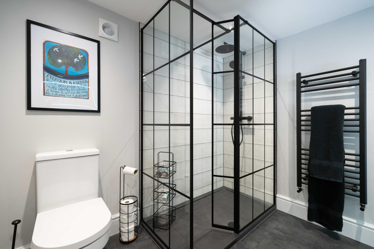 Bathroom 3, Goytre Hall, Monmouthshire