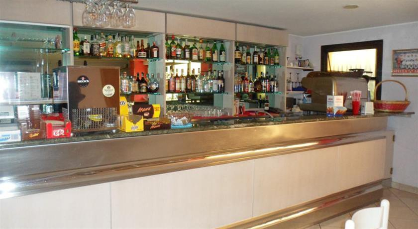 Food & Drinks