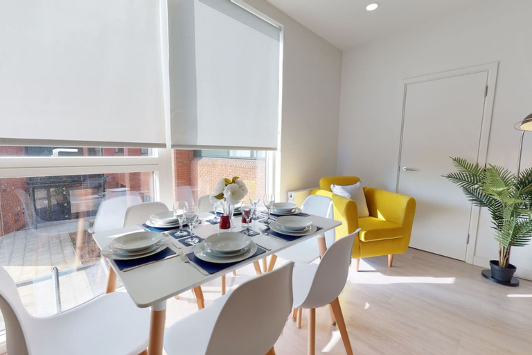 Others 5, Luxury Stevenage North Central Apartment Business Leisure, Hertfordshire