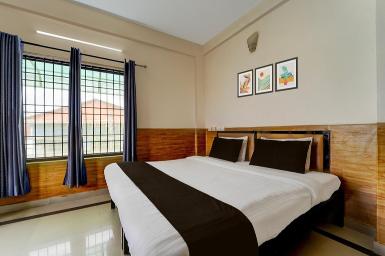 Room 4, Deluxe Kakkanad Diamond, Ernakulam