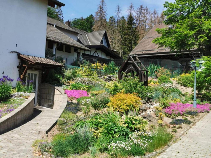 Garden 2, Belvilla Heiderhof Triple Room, Altenkirchen (Westerwald)