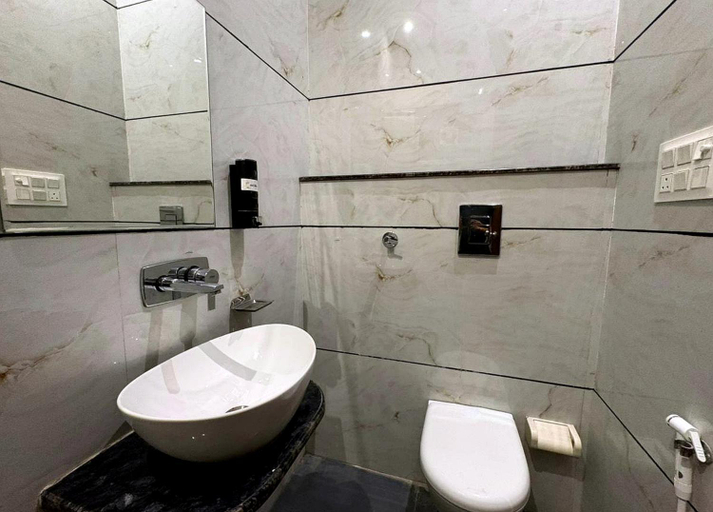 Bathroom 4, shrinath palace, Mathura