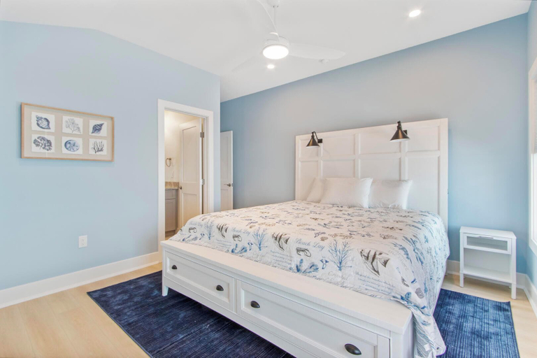 Room 4, Beach Avenue 23, Sussex